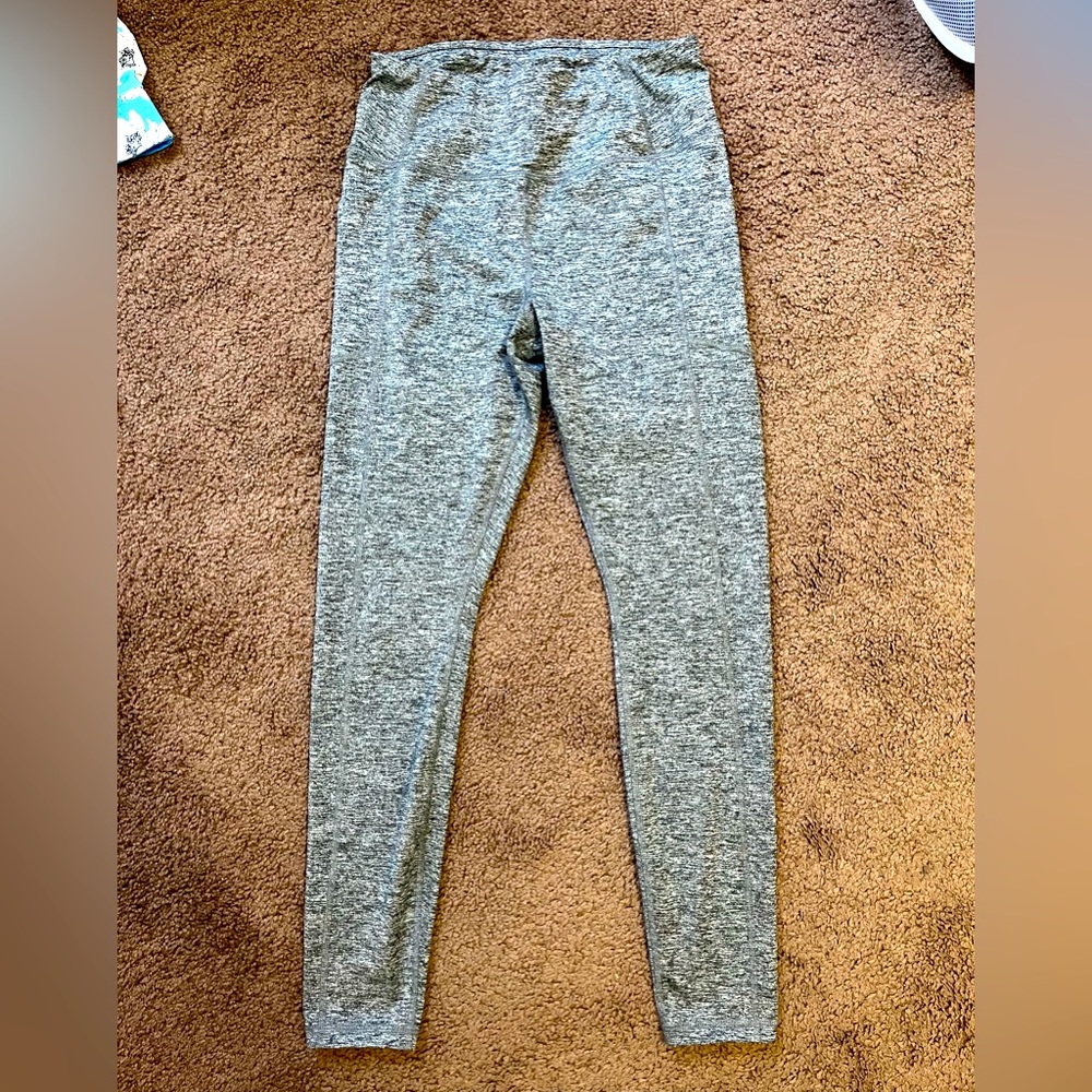 Woman’s gray workout leggings